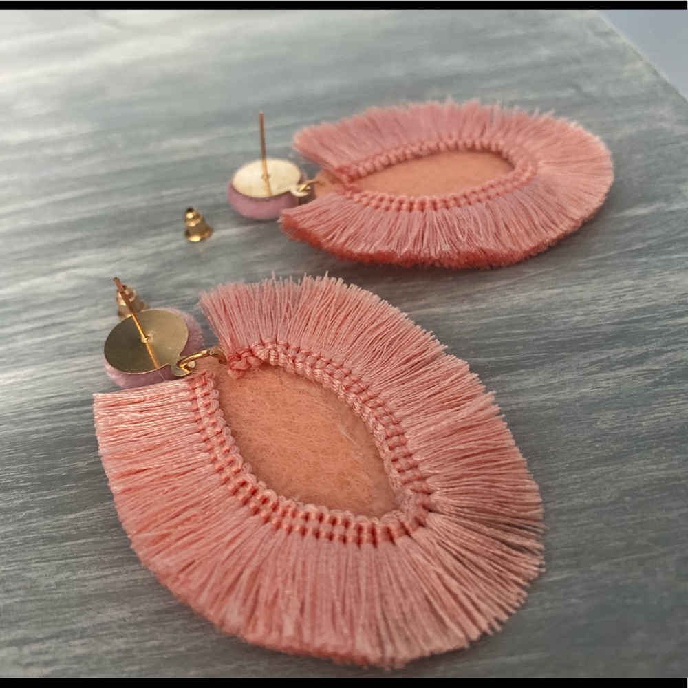 🆕 Pink Fanned Tassel Glitter Drop Earrings - Picture 4 of 8